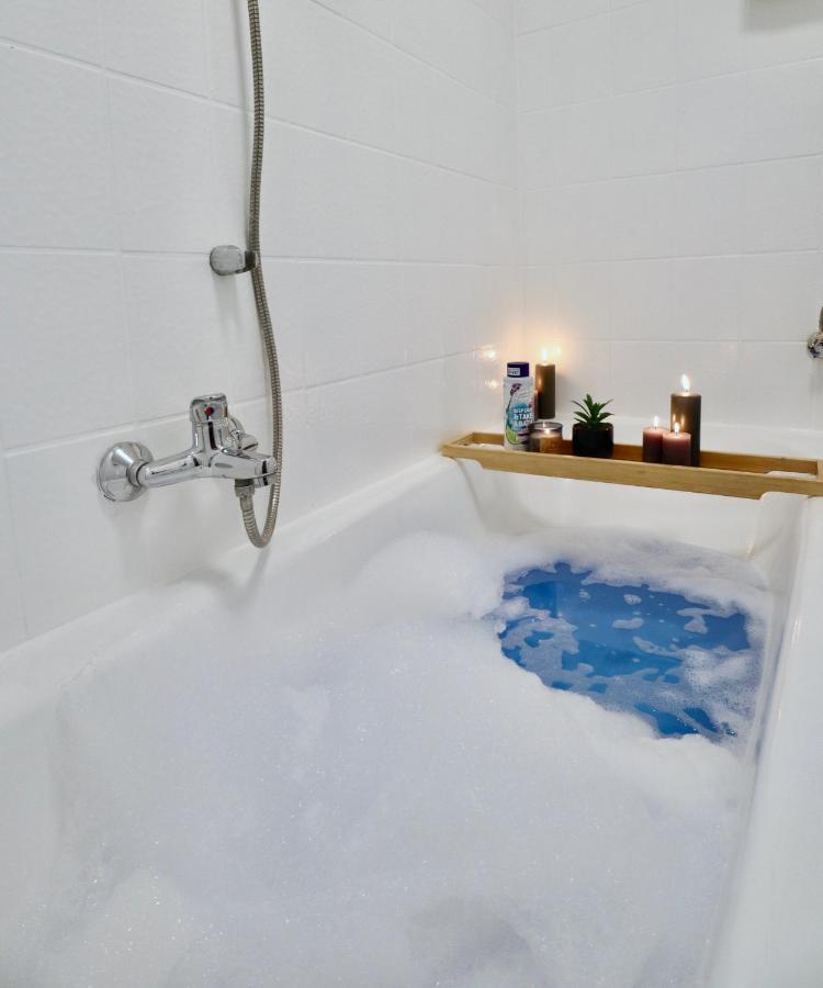 Sapphire Apartment: Free Parking + Netflix + Bathtub Essen Exterior foto