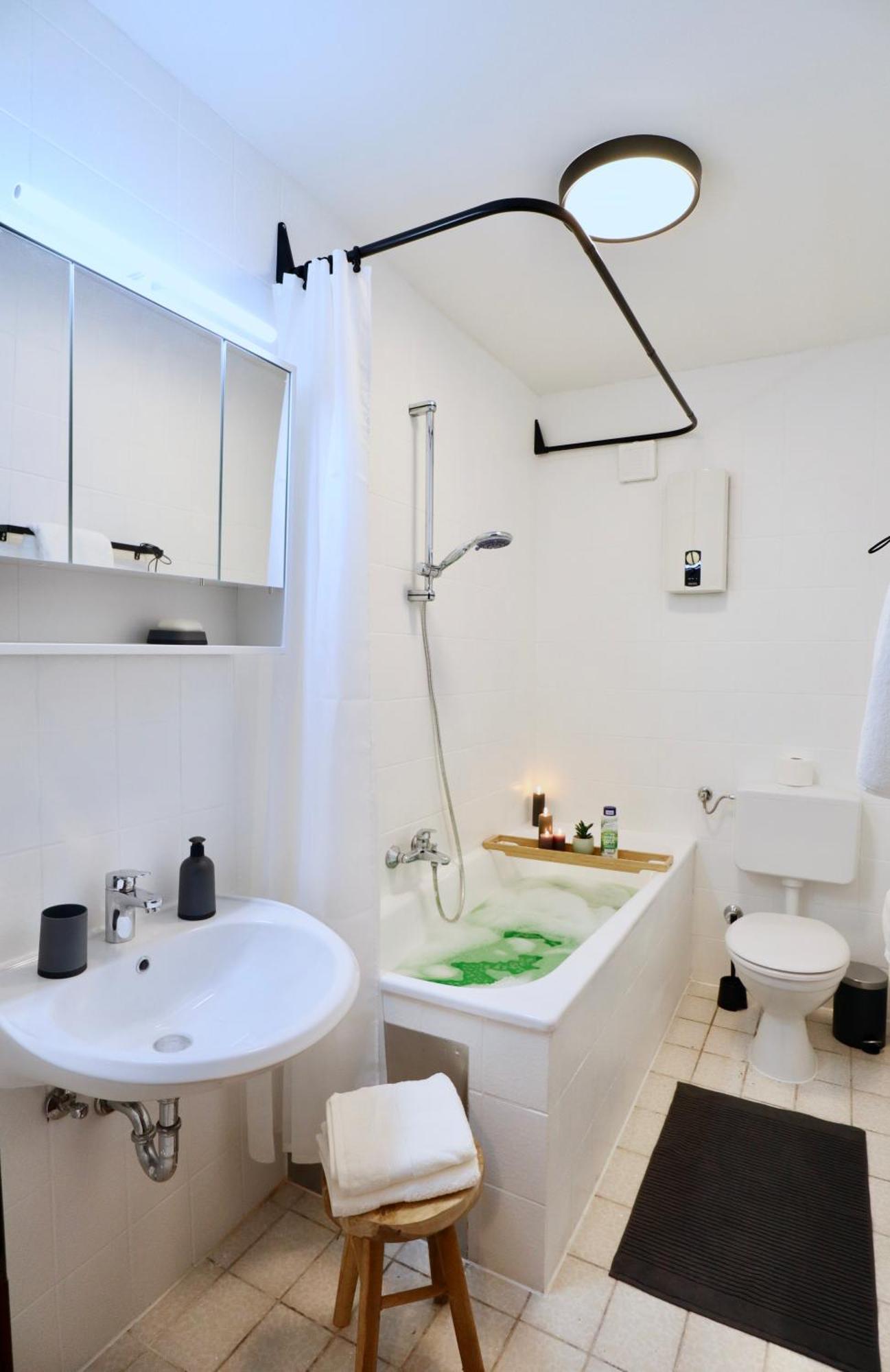 Sapphire Apartment: Free Parking + Netflix + Bathtub Essen Exterior foto